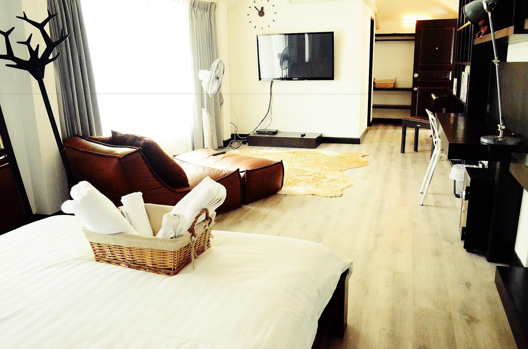 Early Bird Bed & Breakfast (Adults Only) Chiang Mai Exteriör bild