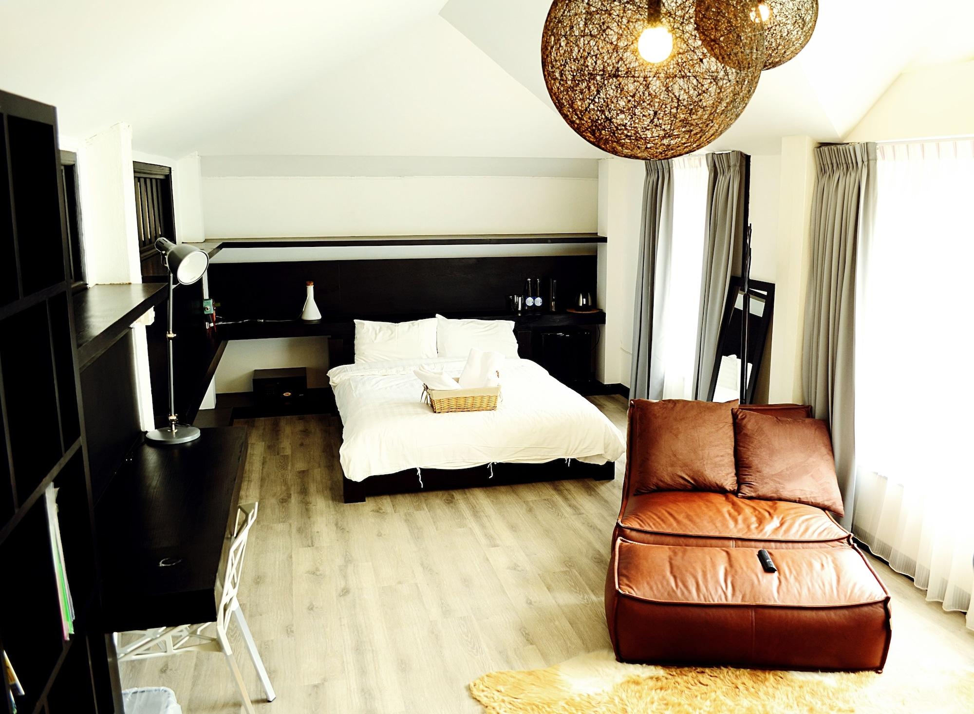 Early Bird Bed & Breakfast (Adults Only) Chiang Mai Exteriör bild