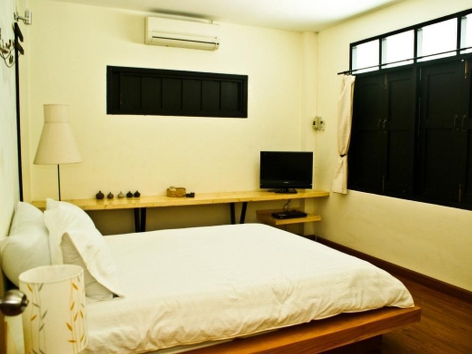 Early Bird Bed & Breakfast (Adults Only) Chiang Mai Exteriör bild