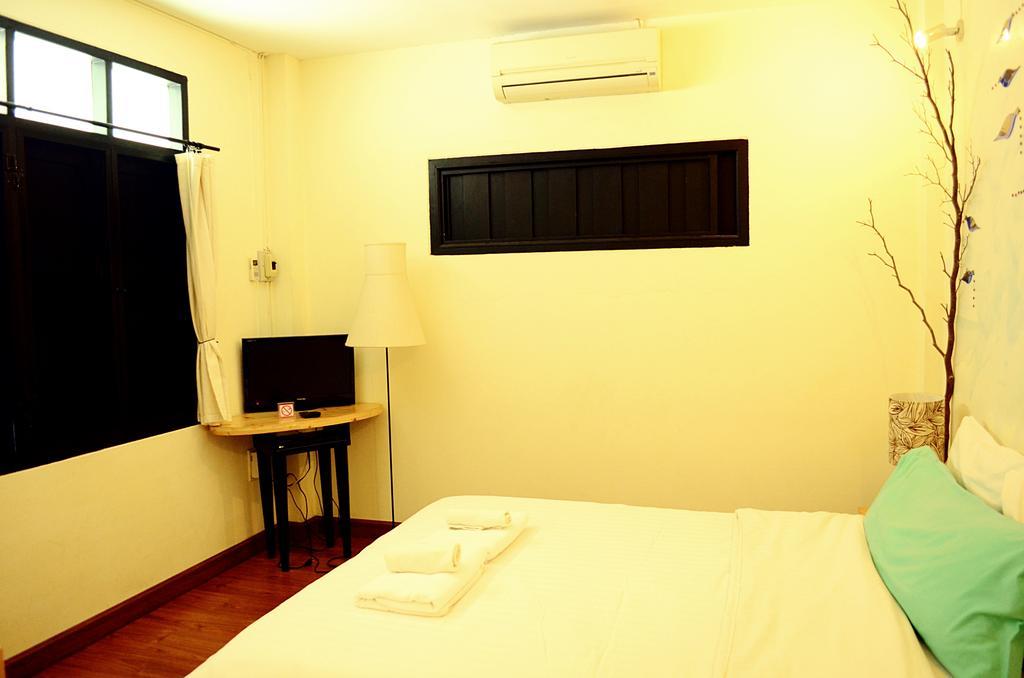 Early Bird Bed & Breakfast (Adults Only) Chiang Mai Exteriör bild