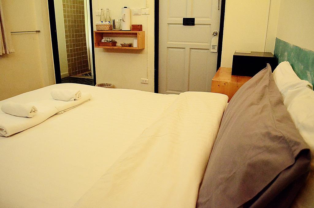 Early Bird Bed & Breakfast (Adults Only) Chiang Mai Exteriör bild